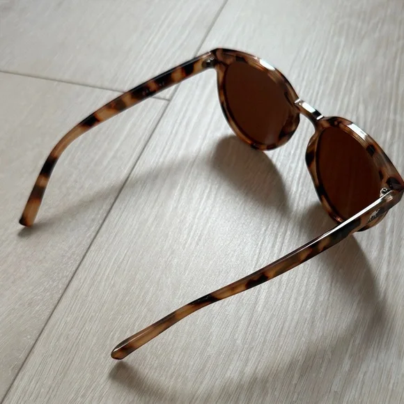 HumpOptics Tortoise Shell Sunglasses - Picture 5 of 8